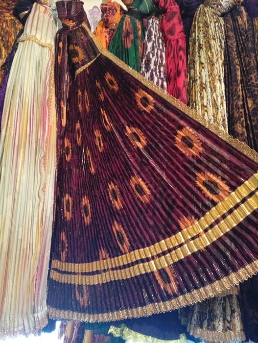 Vând costum tiganesti cu fir