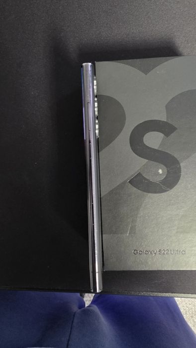 Продавам Samsung S22 Ultra 256