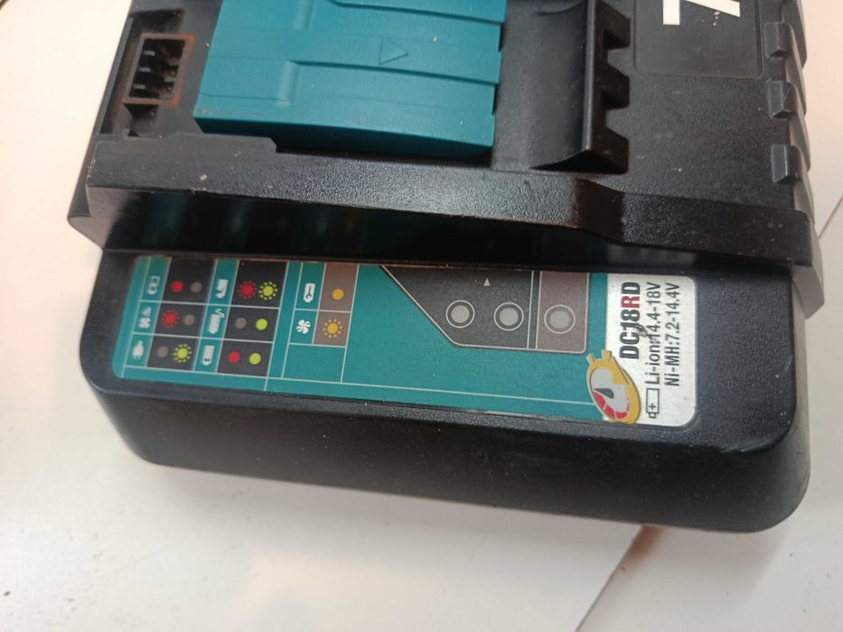 Makita DC18RD DUAL charger incarcator sursa baterie 12V 14.4V 18V 9A acumulator