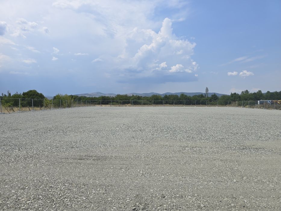 Давам под наем парцел ,склад