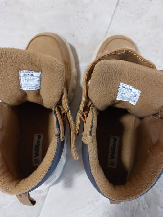 Продавам детски боти 34 номер.