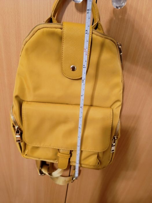 Дамска чанта – раница, цвят горчица
