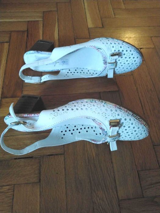 Сандали на българската фирма Магнолия. Номер 37.