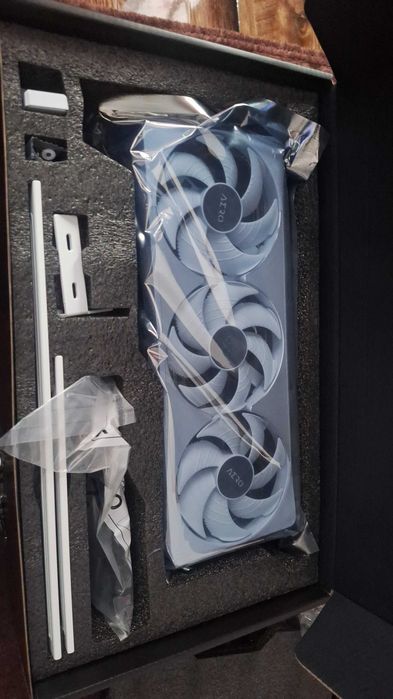 URGENT!!! Pc gaming Ryzen 7 9800x3d, rtx 5080,32 gb 6000 mhz + Monitor