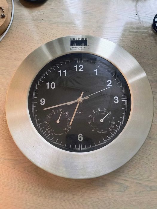 Стенен часовник с термометър и хигрометър Cisco
