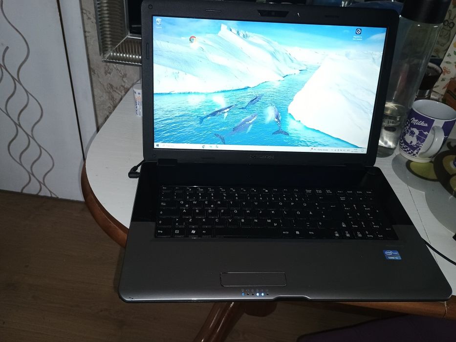 Лаптоп Medion Akoya 17.3 i3 intel