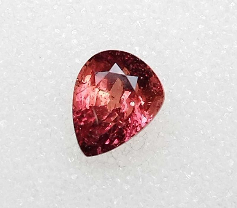 Рядък Ненагряван Падпараджа Сапфир 1.55кт с Цвят на Лотос при Залез!