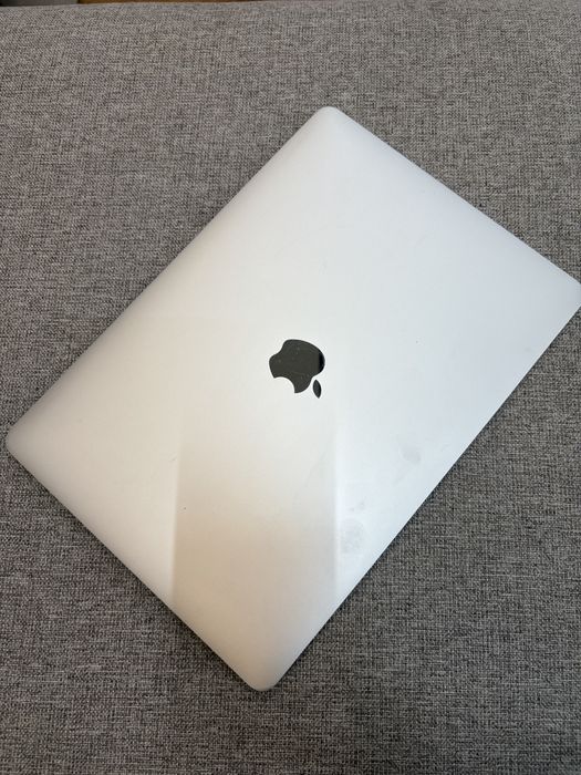 MaBook Pro 13 2016 Работает от сети