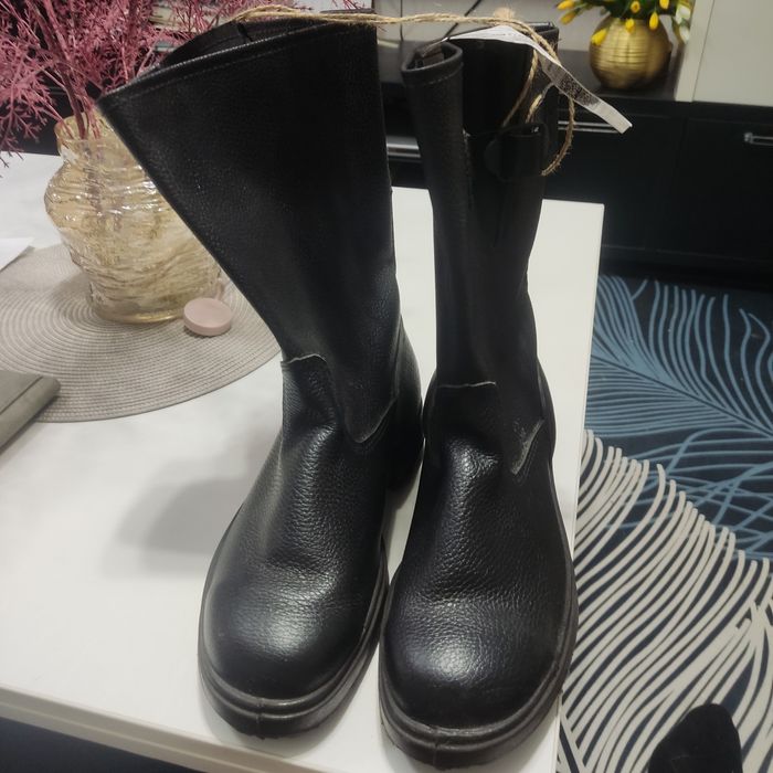 Сапоги мужские  . Отличного качества !  Размер 43 россия