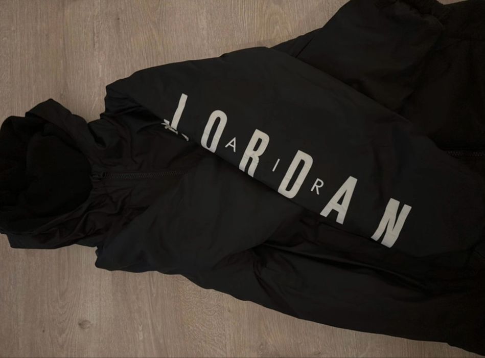 Geacă Jordan copii L NOUĂ fără etichetă neagră originală iarnă