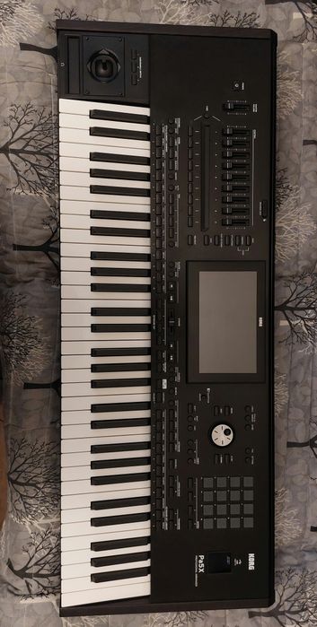 Много запазен клавир Korg Pa5x