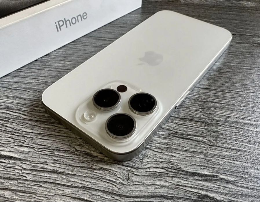 Продаю IPhone 15 pro 128GB