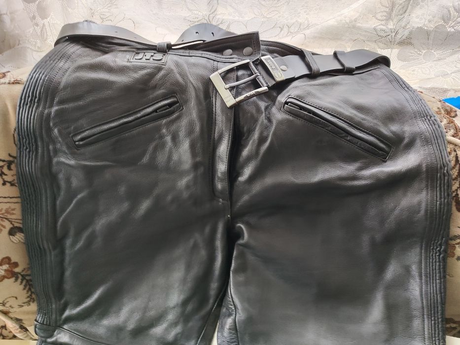 Vand pantaloni din piele, firma JBS !.