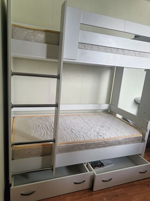 Продам двухъярусную кровать