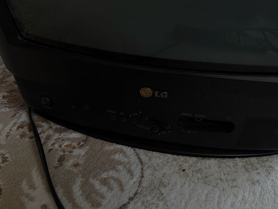 Продам телевизор LG винтаж с пультом