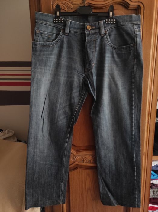 Pantaloni tip blugi, modele diferite, marimi si culori diferite
Modele