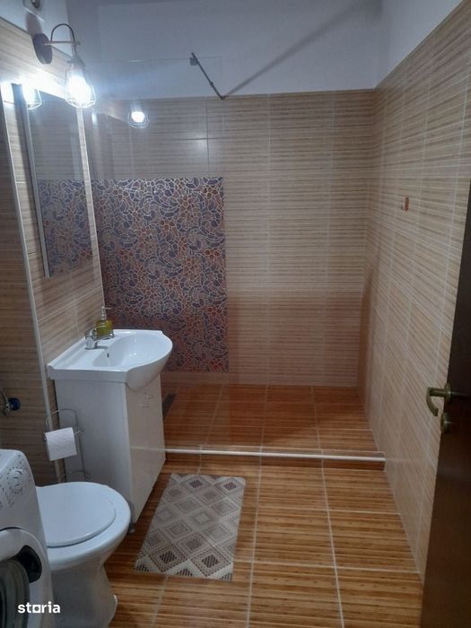 Închiriez garsonieră Sânpetru cu loc de parcare