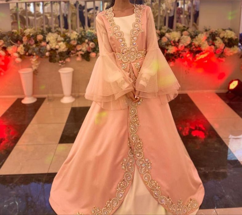 Платье на узату