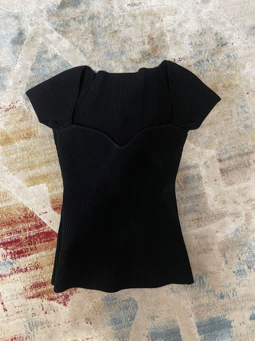 Те самые кофты с открытыми плечами