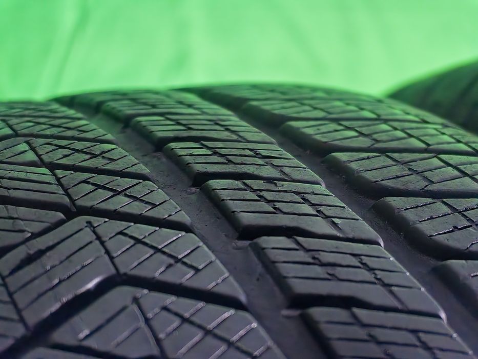 305/35R21 Pirelli 6,1mm 2020 stare foarte buna