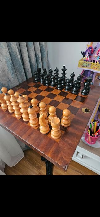 Masa de șah cu piese !