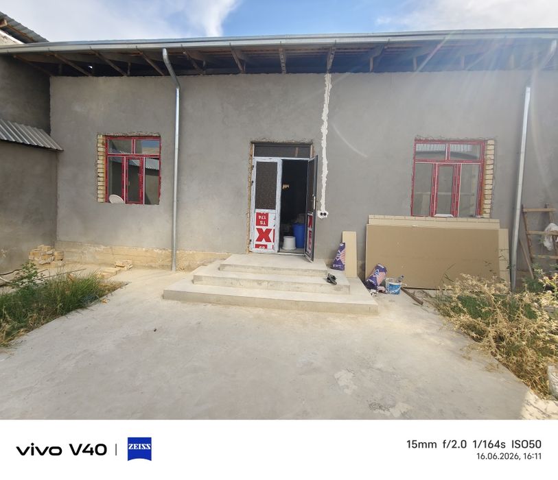 Zangi Ota yqin joyida 4 xonali uy sotiladi