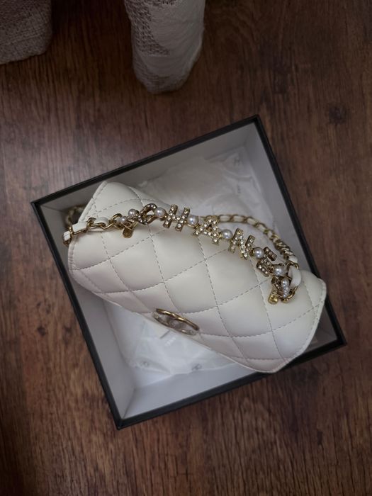 Чанта chanel бяла