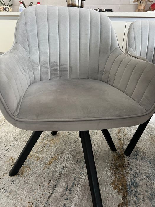 Masa ovală 2000x1100mm, MDF (Mobexpert) cu 6 scaune (Jysk).