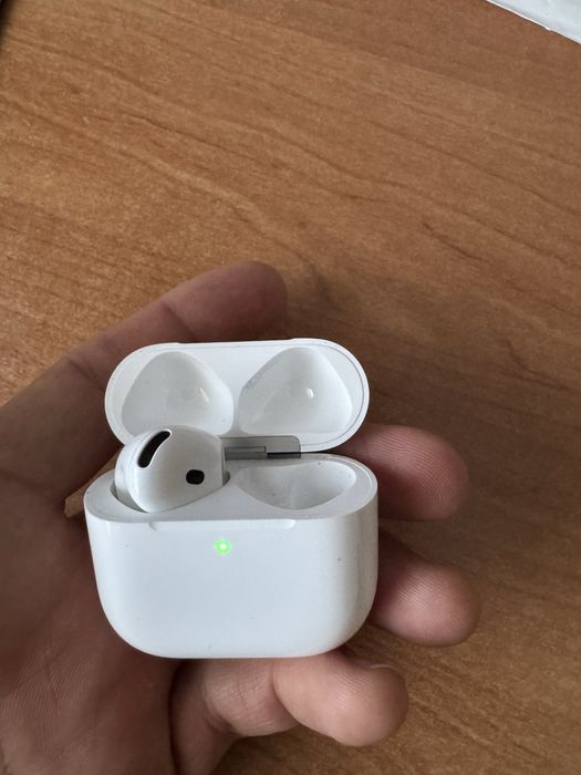 Airpods 4 продам