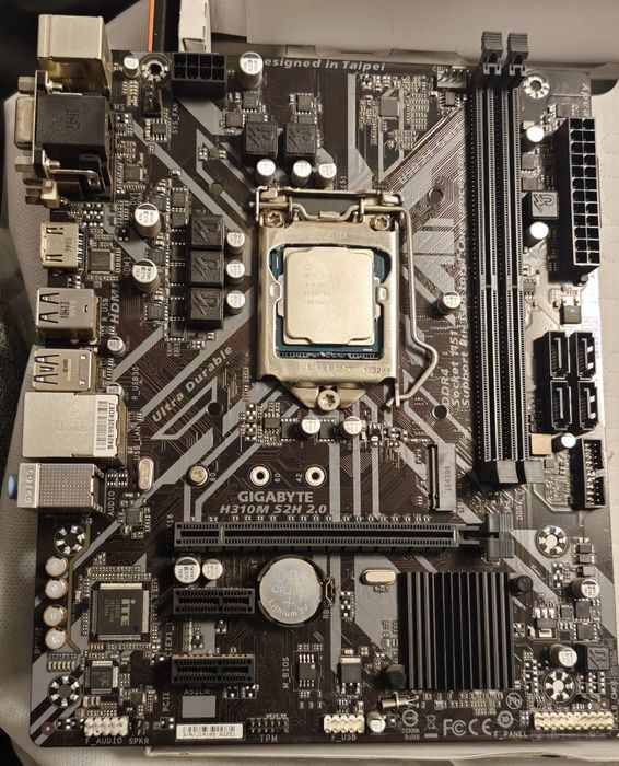 Vând placa de baza cu tot cu procesor i3 gen8 , placa video 1050