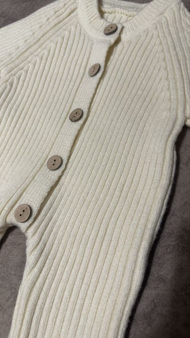 Теплый ромпер молочного цвета