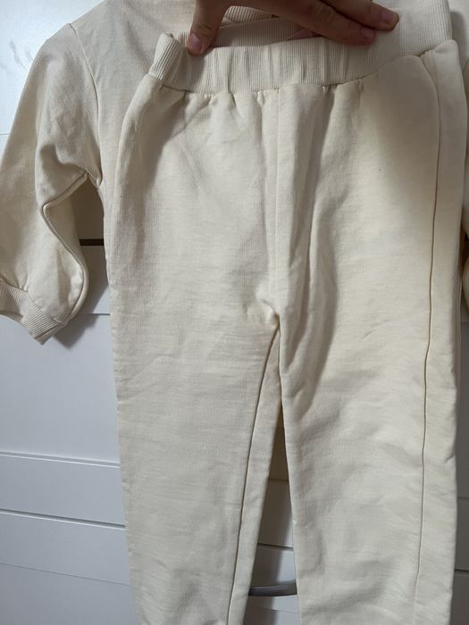 Продам новый костюм на девочку с флисом