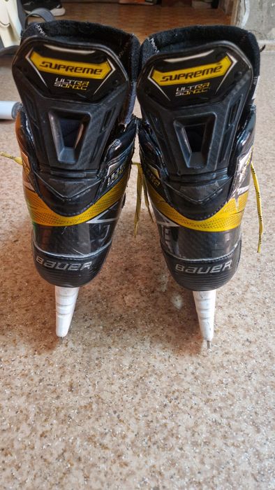 Коньки хоккейные