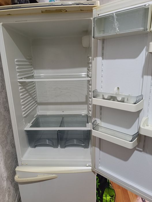 Холодильник б/у.