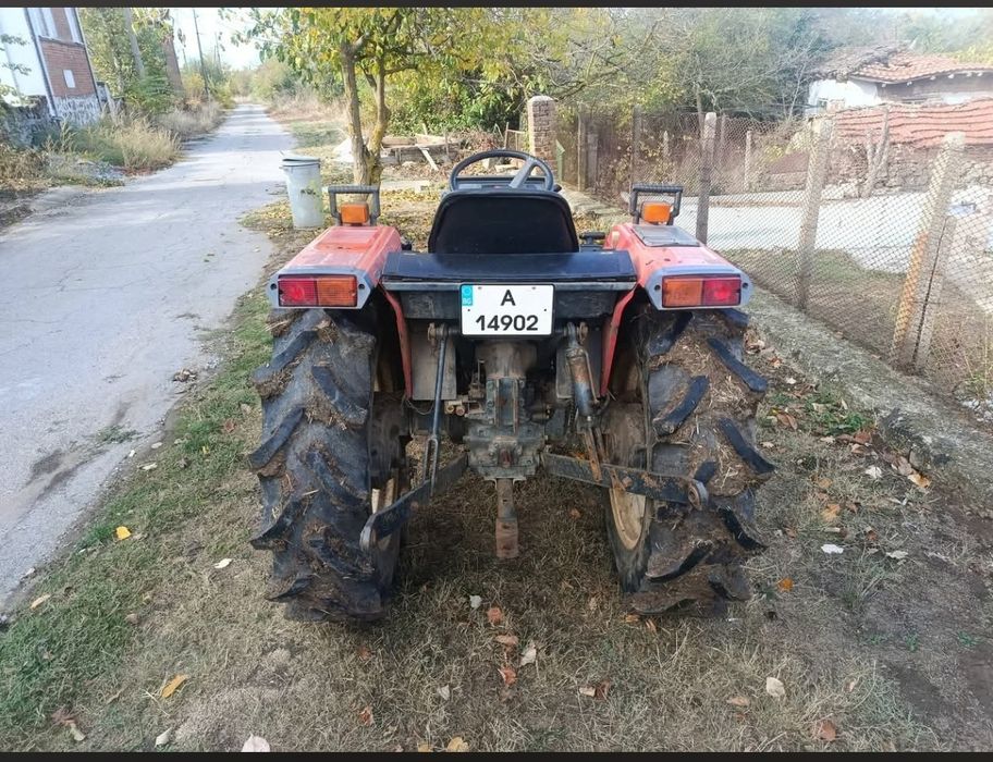 Продавам трактор