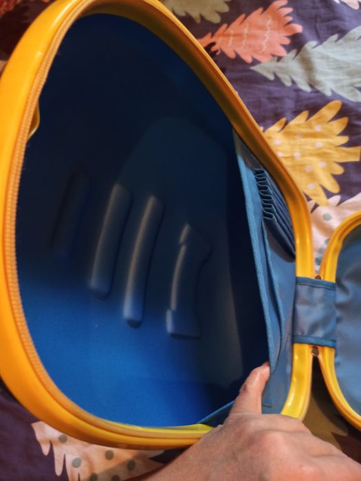 Продам детский чемодан - рюкзак.