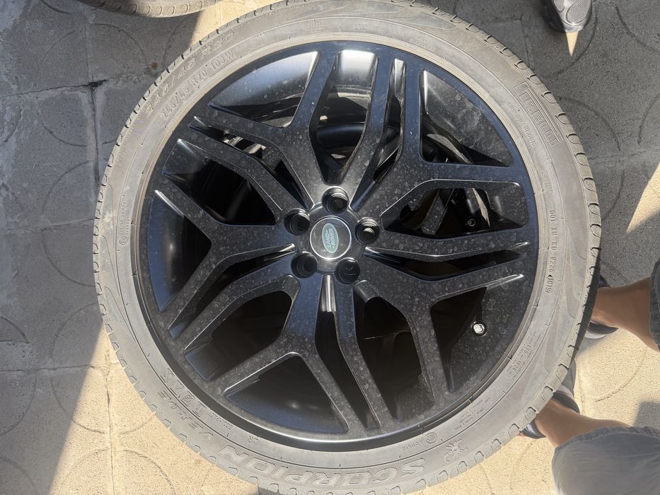 Гуми с джанти Range Rover Velar