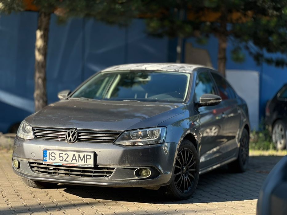 VOLKSWAGEN Jetta