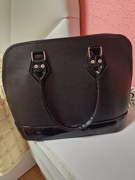 Черна дамска чанта