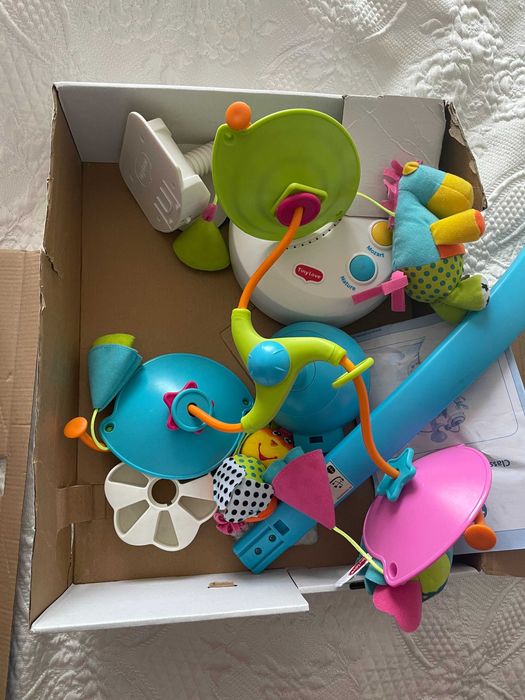 Бебешка музикална играчка за легло Tiny Love