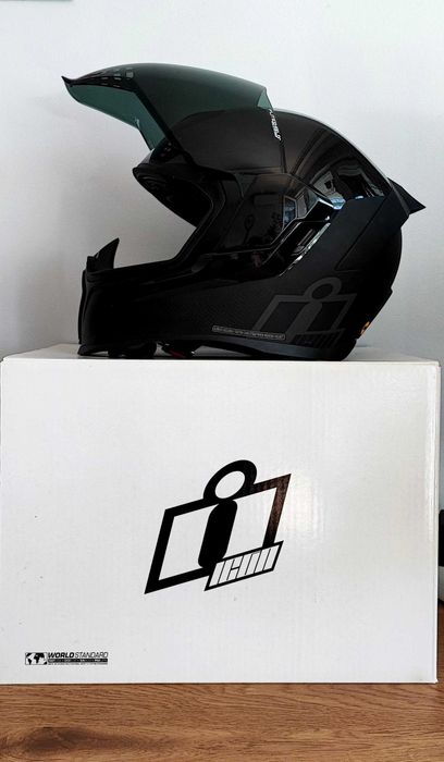 Каска ICON AirFlite MIPS Stealth + Прозрачен визьор