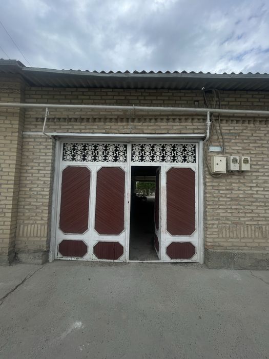 Uchastka sotiladi katta hovli tel qilinglar