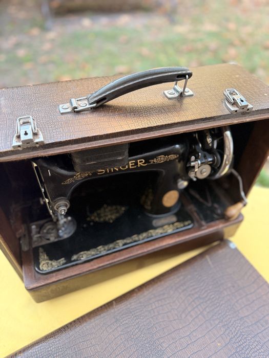 Masina de cusut manuala SINGER 99K, circa 1936, cu valiza – vintage
