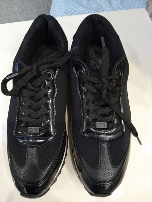 Кроссовки женские