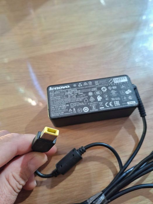 Alimentator Laptop Lenovo