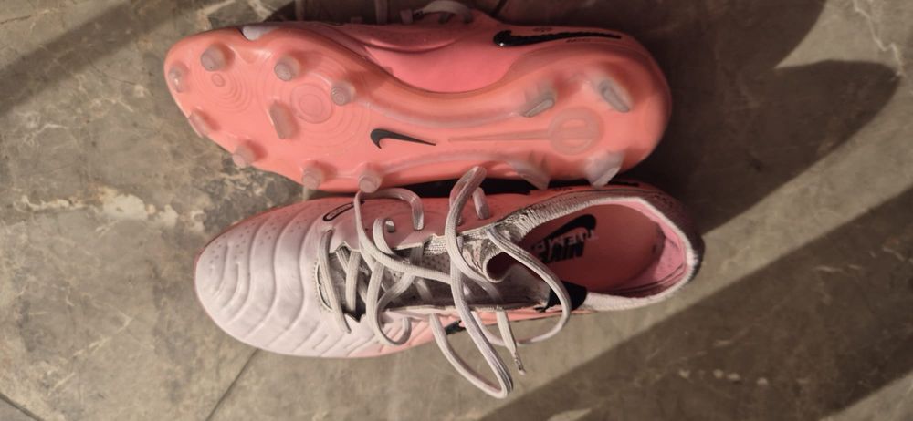 Ghetele de fotbal Nike Tiempo