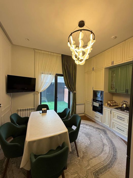 Продаётся 6ти комнатная квартира в ЖК Nur,напротив Алайского рынка