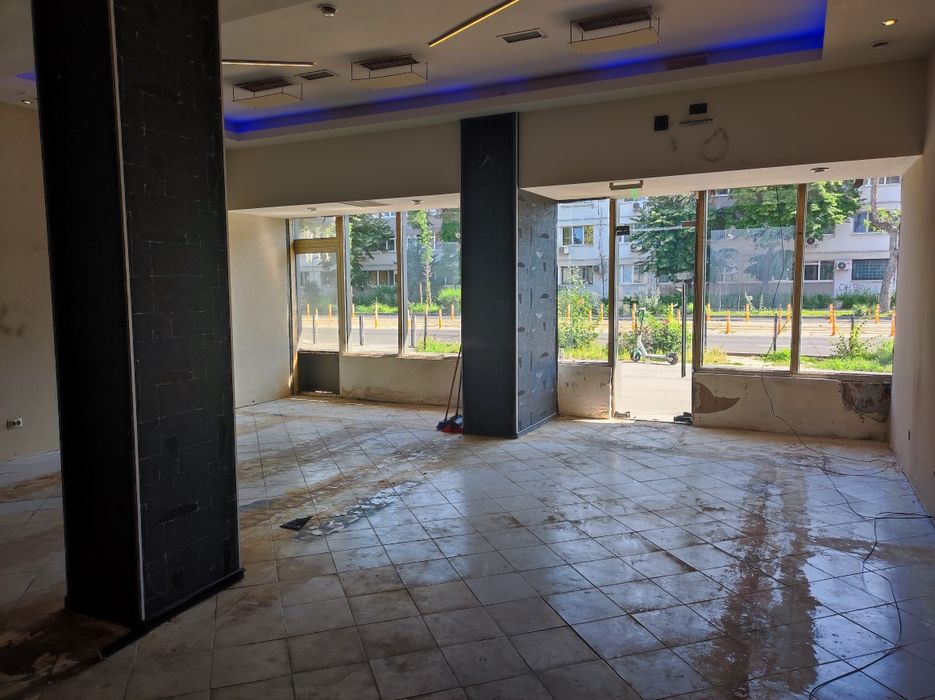 Închiriat spatiu comercial