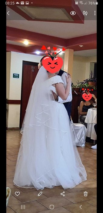 Vand rochie de mireasa cu voal