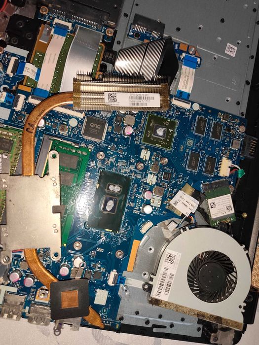 Laptop HP model BS012NG cu i7 ,480Gb stocare, 12Gb ram